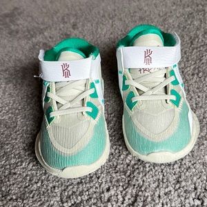 Toddler boys sneakers, Size 8, Nike